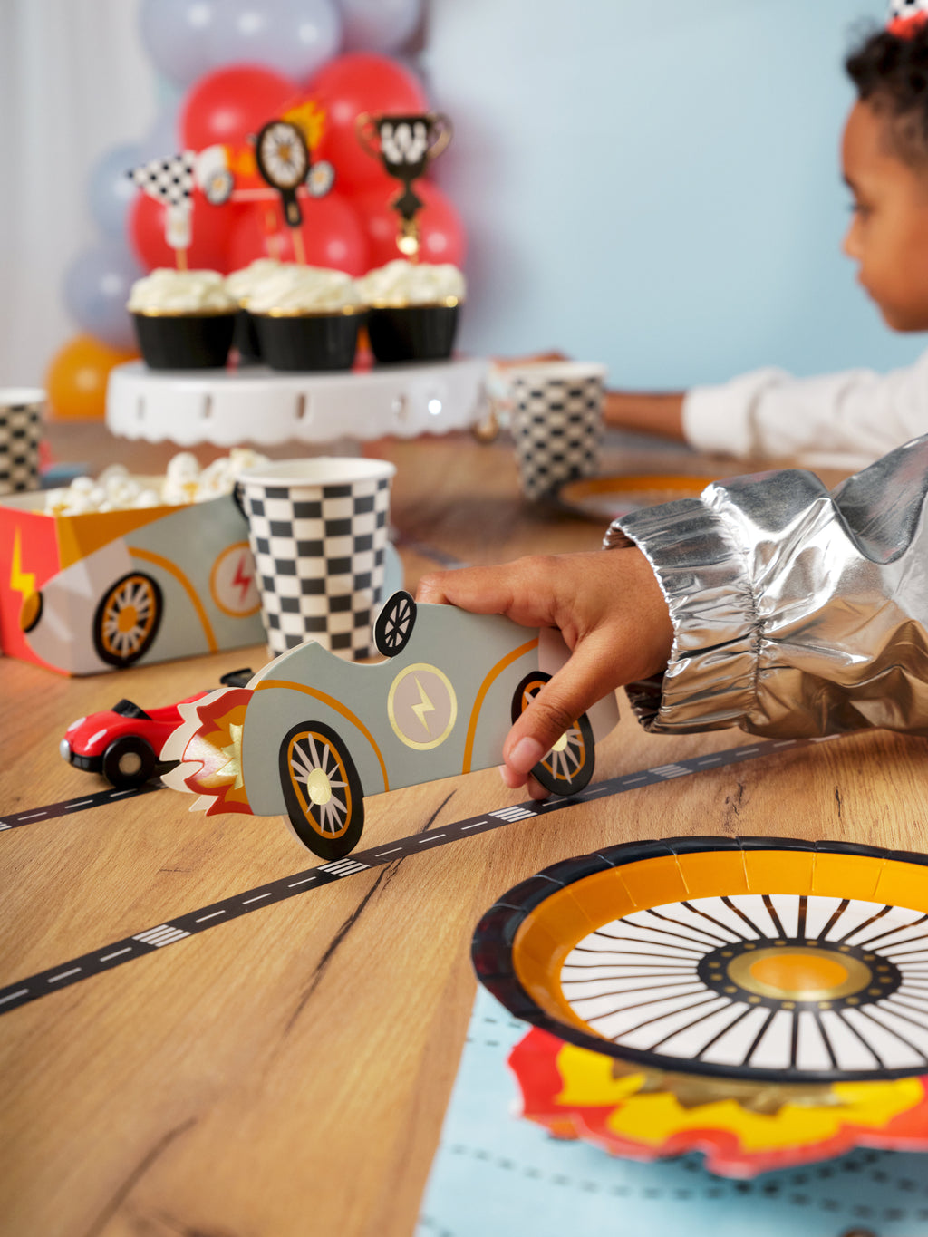 Auto‑Einladungen – 6er Set | Karten in Autoform inkl. Umschlägen | 18,8 × 8,4 cm | Kindergeburtstag & Renn‑Mottoparty
