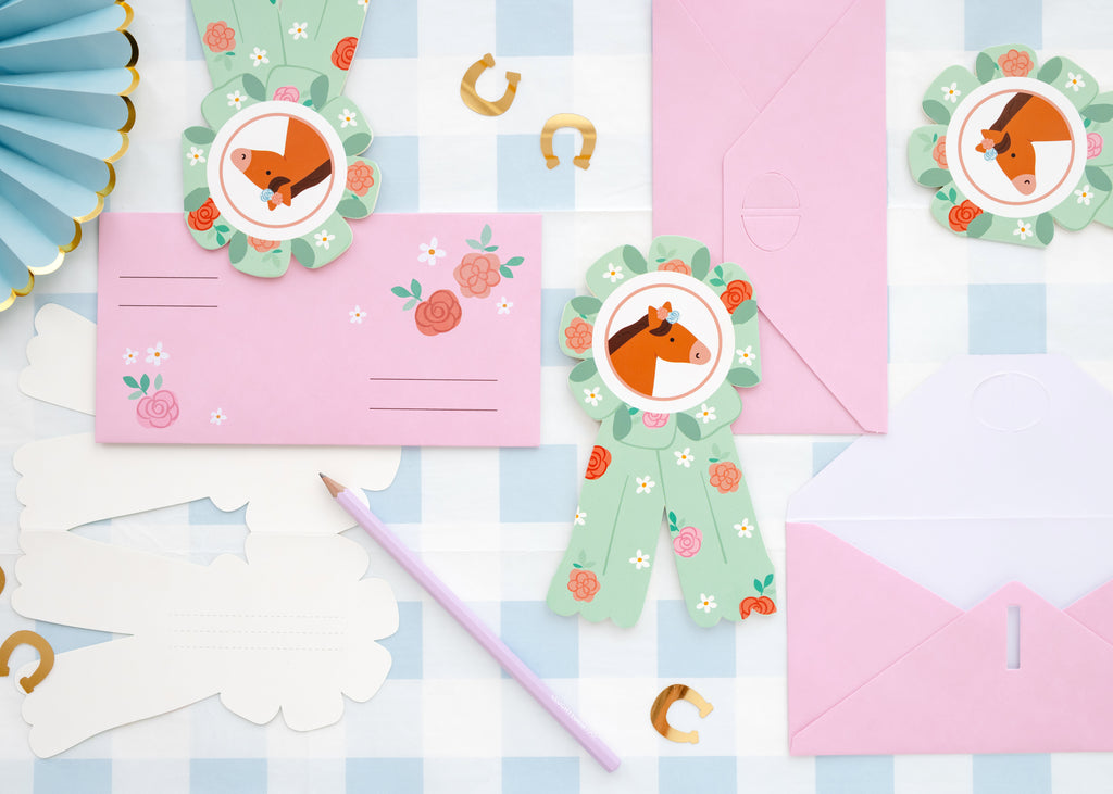 Pferde‑Einladungskarten – Cotillion‑Form, 16,5 × 19,5 cm | 6 Karten inkl. Umschlägen | Kindergeburtstag & Reit‑Mottoparty