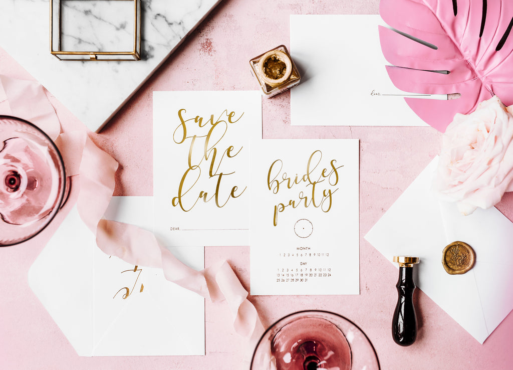 Save‑the‑Date Einladungen JGA – Weiß mit goldener Metallic‑Prägung | 10 Karten inkl. Umschlägen