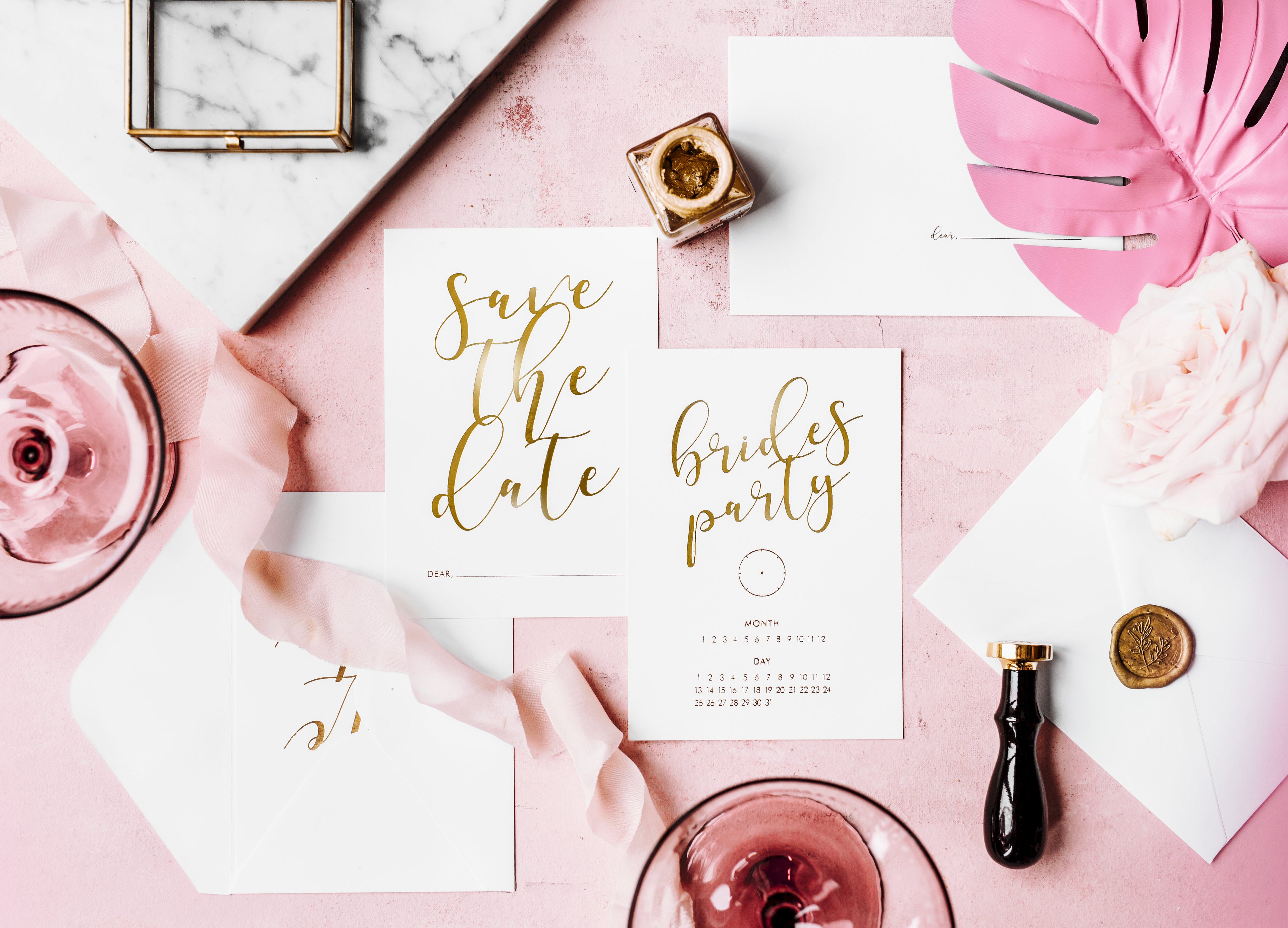 Save‑the‑Date Einladungen JGA – Weiß mit goldener Metallic‑Prägung | 10 Karten inkl. Umschlägen