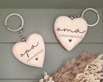 Herz Schlüsselanhänger aus Lindenholz – handgeschnitzt | Geschenk für Mama, Papa, Oma, Opa, Onkel, Tante | Personalisiert | Holz Gravur
