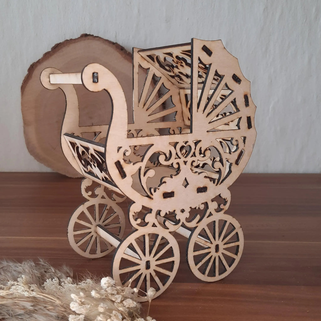 Deko Holzkinderwagen mit Waschlappen & Geschenkanhänger – Geschenk zur Geburt oder Taufe – Baby Deko Holz – Babyshower Geschenk