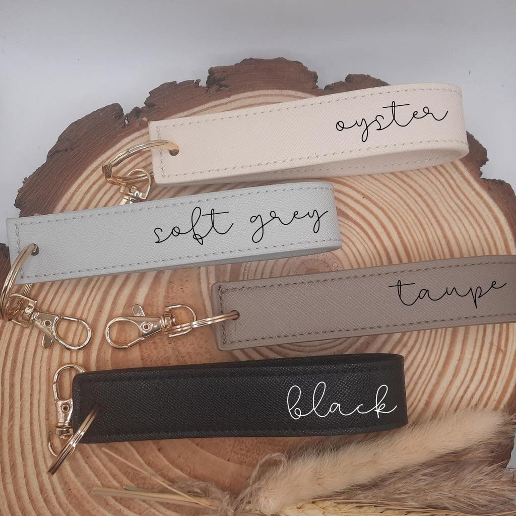 Personalisierter Schlüsselanhänger für Mama und Papa | Geschenk zum Muttertag und Vatertag | Eltern Schlüsselband | Handmade und liebevoll