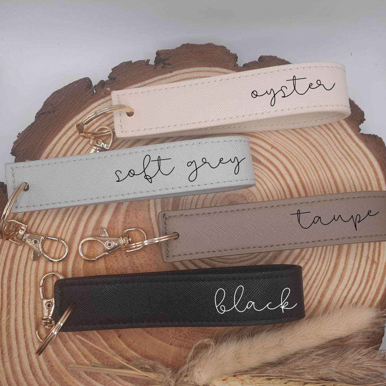 Personalisierter Schlüsselanhänger für Mama und Papa | Geschenk zum Muttertag und Vatertag | Eltern Schlüsselband | Handmade und liebevoll