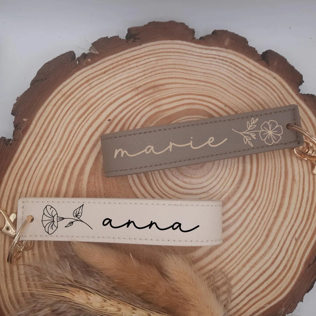 Personalisierter Schlüsselanhänger mit Name & Geburtsblume | Wristlet Keyring | Geschenk für Frauen | Initialen | Handmade