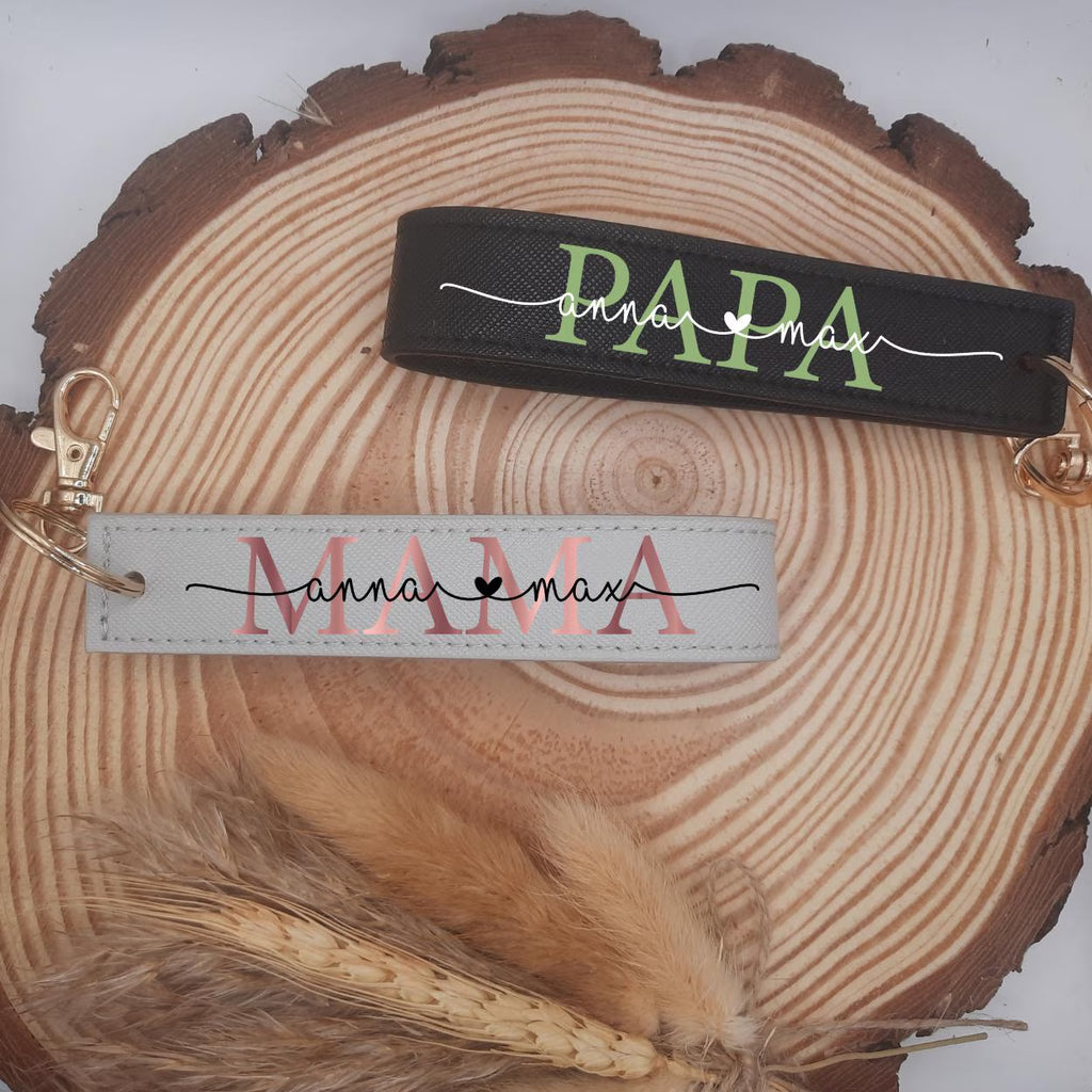 Personalisierter Schlüsselanhänger für Mama und Papa | Geschenk zum Muttertag und Vatertag | Eltern Schlüsselband | Handmade und liebevoll